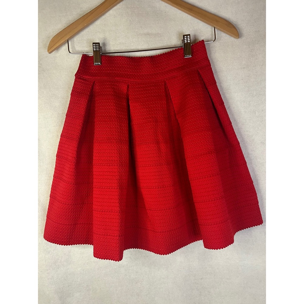 Express‎ women's red textured structured pleated mini skirt Sz XS EUC Y2K preppy
